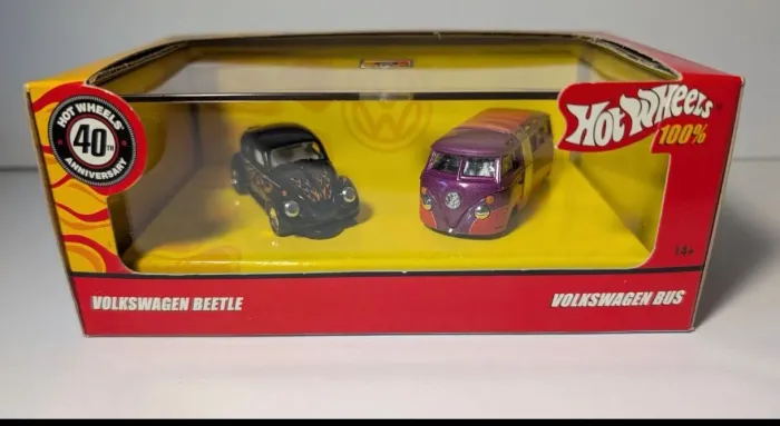 Hot Wheels 100% 40º Aniversário Volkswagen Beetle e Volkswagen Bus - Pacote com 2 unidades