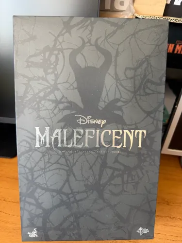 Malévola - Maleficent - Hot Toys MMS247 - Disney - Escala 1/6 - Completa