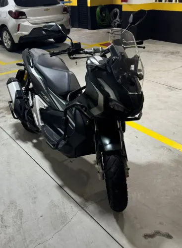 ADV muito nova bem cuidada, moto de mulher 