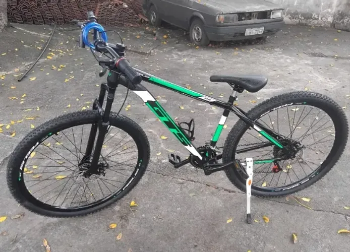 Bicicleta Aro 29, 24 velocidades xom alavanca importada 8v, quadro em aço carbono.