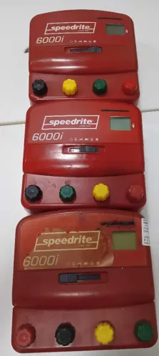 Lote com 3 eletrificadores de cerca Speedrite 6000i