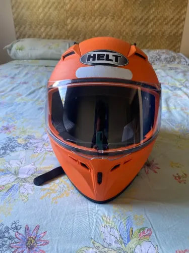 Capacete Helt Laranja Mod. Polar 58 praticamente sem uso
