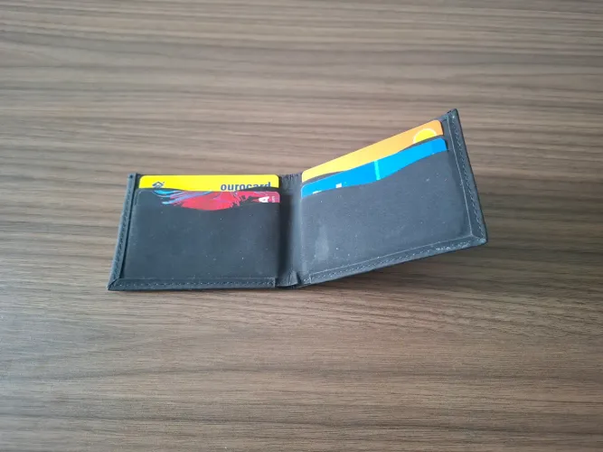 Carteira masculina para cartões e notas preta - Semi nova