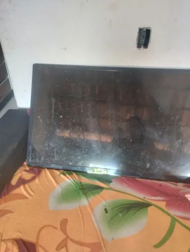 Vendo uma tv Philco funcionar mas quando ela esquenta ela fecha