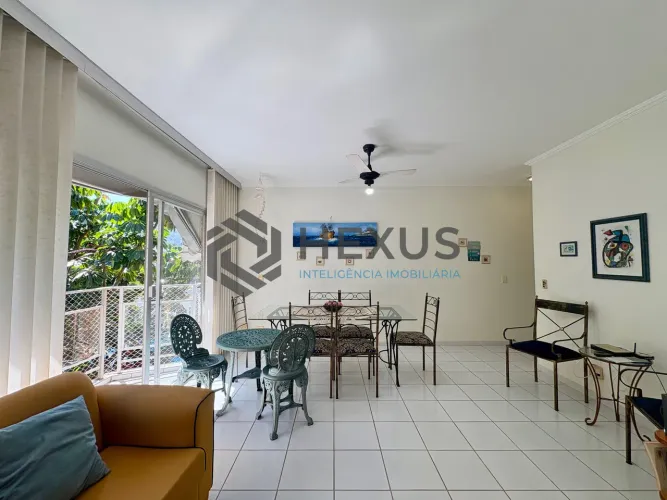 Apartamento com varanda e lazer na Enseada, Guarujá