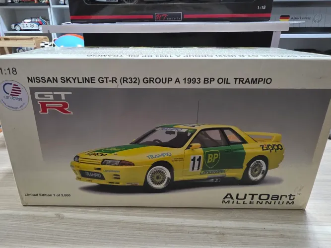 Miniatura 1.18 Nissan Skyline GT-R (R32) Group A 1993BP oil trampo marca autoart