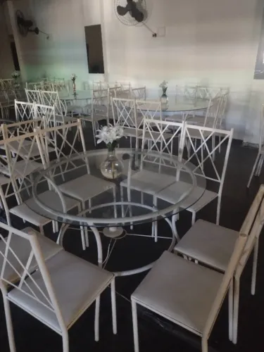 Mesa de vidro temperado redonda, ótima para salão de festa e área de lazer