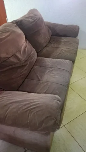 Sofá retrátil e reclinável 2 lugares- marron suede ( super confortável )