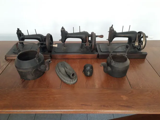 Maquinas de Costura e Antiguidades