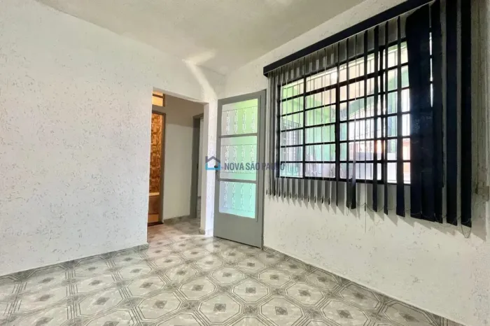 Casa para locação com 02 quartos no Jardim Oriental