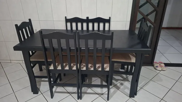VENDO MESA DE 6 CADEIRAS