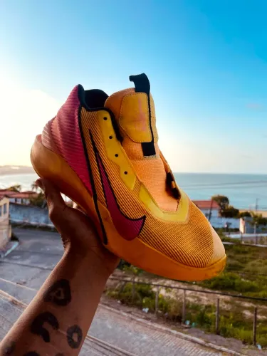 TÊNIS NIKE G.T JUMP ACADEMY?