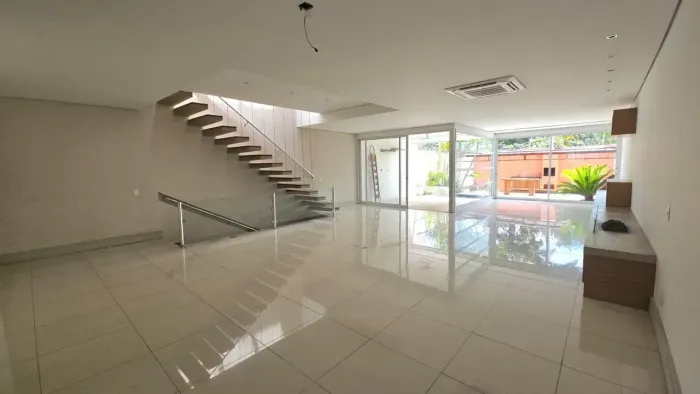 Linda casa com 490m² em condomínio fechado para alugar no Brooklin/SP