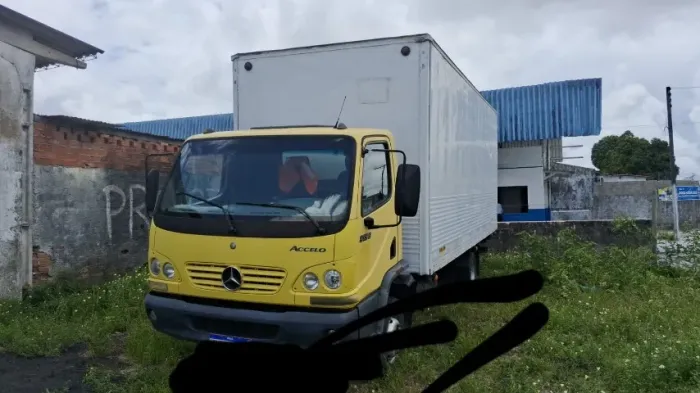 Caminhão Mercedes baú. Acello- 2010