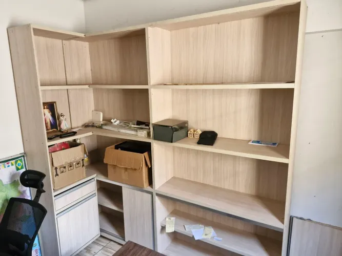 ESTANTE PARA ESCRITÓRIO OU LOJA