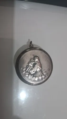 raro pingente medalha porta joias religiosa de Santo Antônio de Pádua <br>em prata