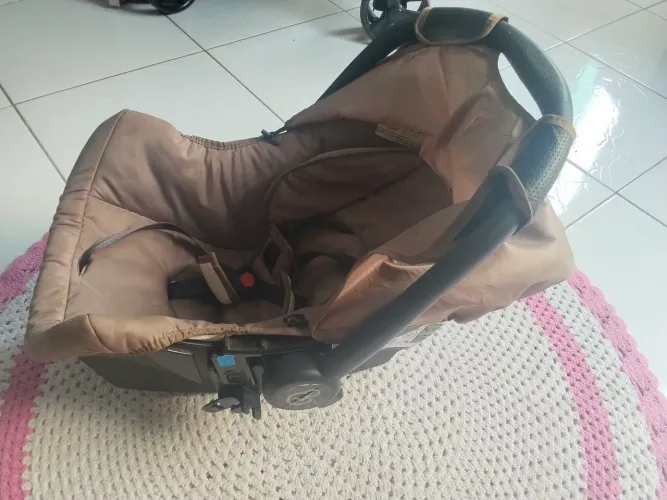 Estou vendendo esse bebê conforto 