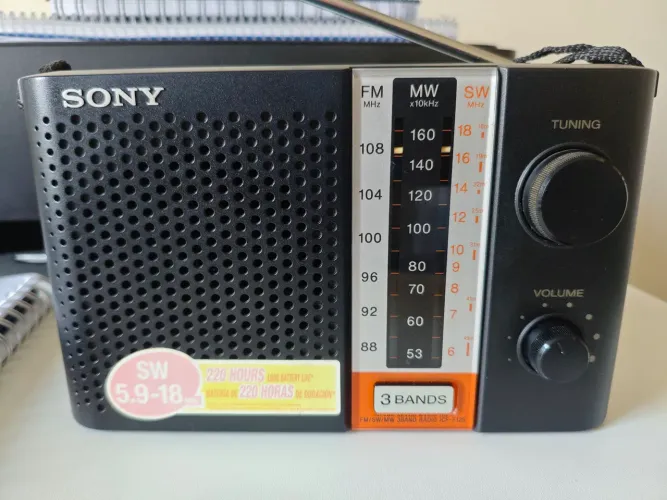 Rádio Sony ICF F12S (Ondas curtas - excelente para Radioescuta)