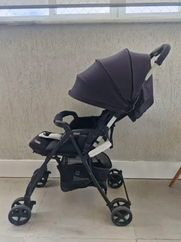 Carrinho de bebê Chicco Ohala. Pesa 4kg, super leve. 