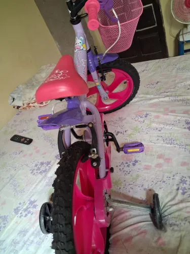 Uma bicicleta p crianca ate 5 anos