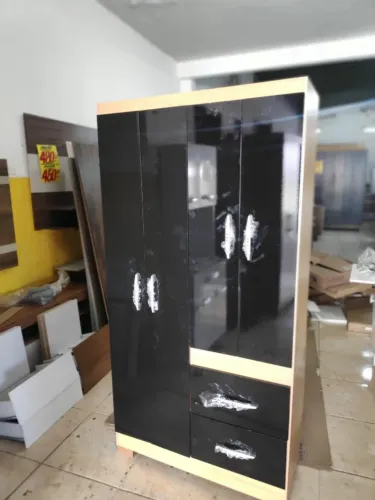 GUARDA ROUPA LYSA. NOVO