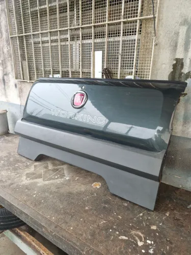 Tampa traseira fiat estrada 1.4 cor cinza, serve na 1.0 também