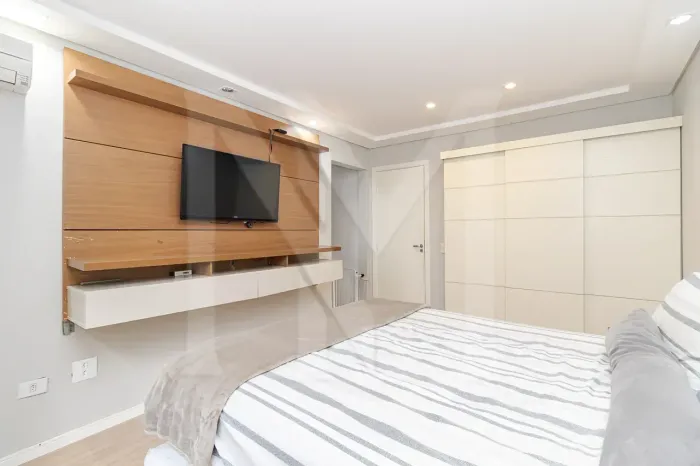 Apartamento no Bigorrilho com 85m², sacada ampla com churrasqueira, semi mobiliado
