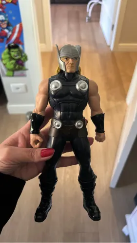 Boneco Theo