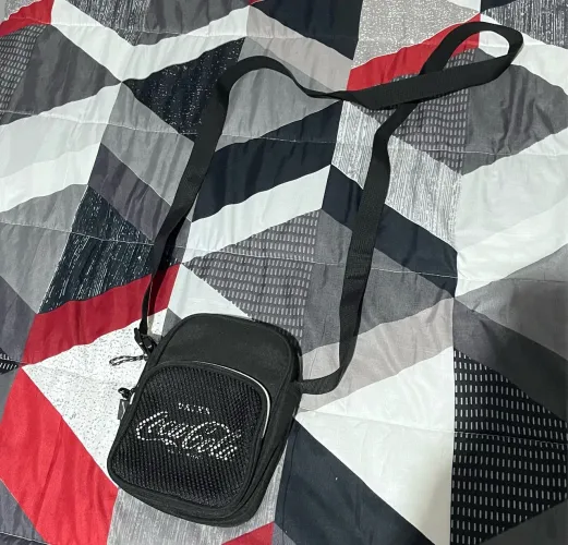 Bolsinha preta coca cola