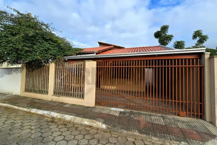 Casa dos Sonhos: 3 Quartos com Piscina em Itajaí!