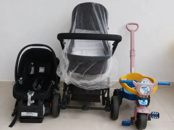 Carrinho de bebê, bebê conforto e triciclo