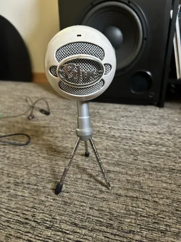Microfone Condensador Blue Snowball Ice Cardi-oide USB Branco para Gravação e Streaming