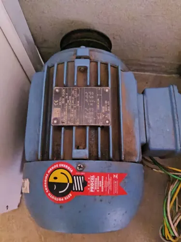 Motor trifásico, 220/380 volts<br>(1.5hp, 1720rpm)
