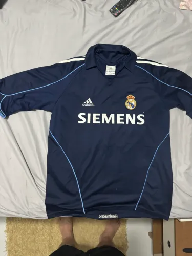 Camisa oficial do REAL MADRID 2005, com o pack da liga espanhola na manga !