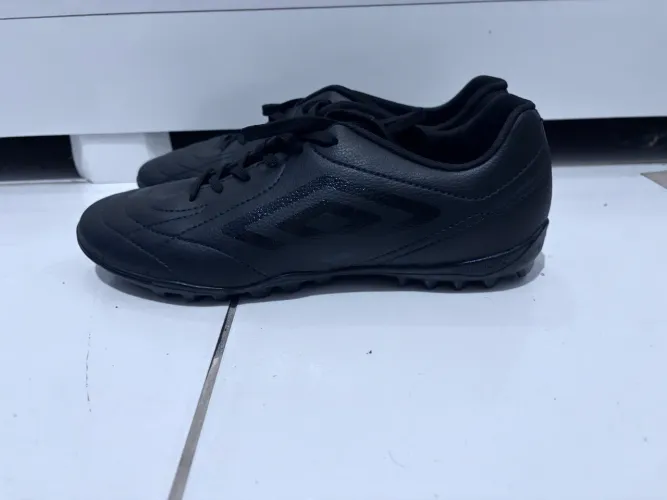 Chuteira Society Adulto Umbro Class Footballer