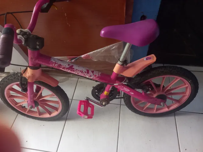 Vendo esta bicicleta infantil rosio