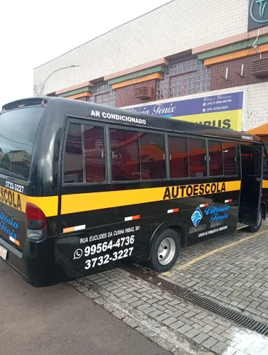 Microônibus autoescolas muito novo