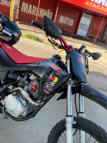 Moto de trilha + Capacete