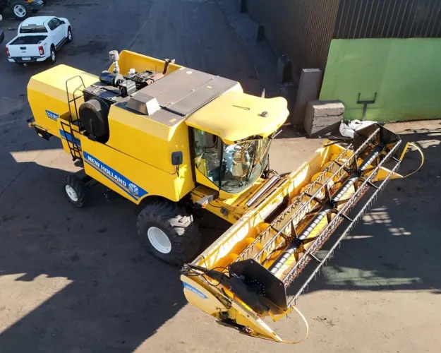 COLHEITADEIRA NEW HOLLAND TC 4.90