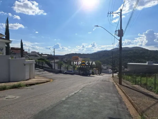 Terreno à venda, 432 m² por R$ 220.000,00 - Colinas de Santa Bárbara - Pouso Alegre/MG