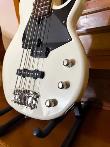 Bass/ Contrabaixo Yamaha BB235