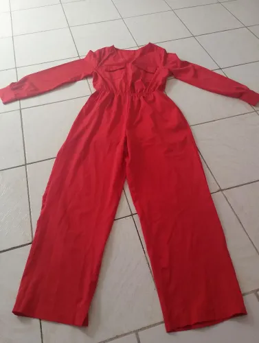 Vendo o macacão de alfaiataria