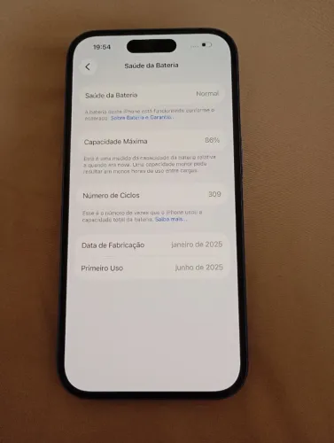 iPhone 16 128 GB azul usado com capas e carregador