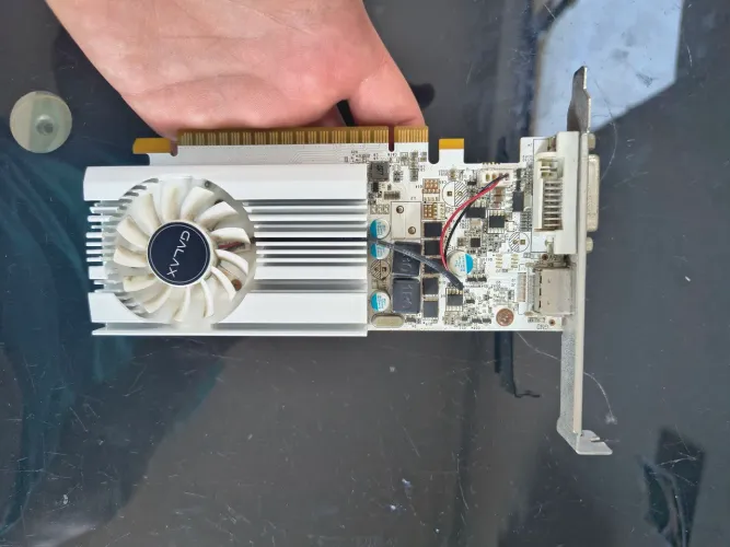 GT 1030 GALAX DDR5<br>Pasta térmica trocada recentemente