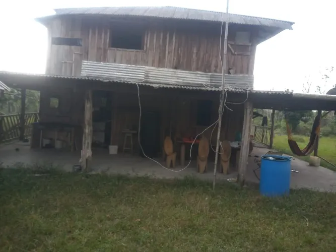 Sítio à venda medindo 100 de frente por 1000 de fundo