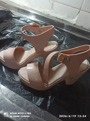 Lotes 04 Scarpin 38, 01 sandália Melissa 35, semi nova, uma sandália salto MR Cat, 38