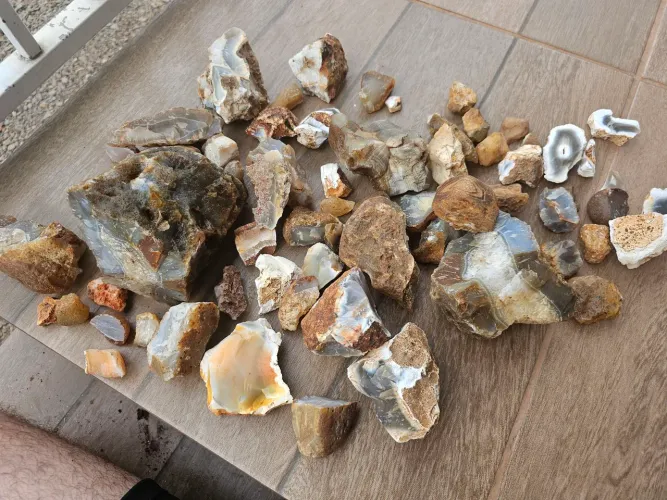 Lote de Ágatas e Calcedônias Brutas