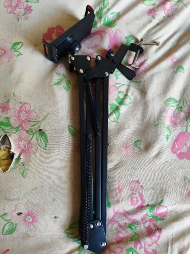 Suporte pedestal para celular