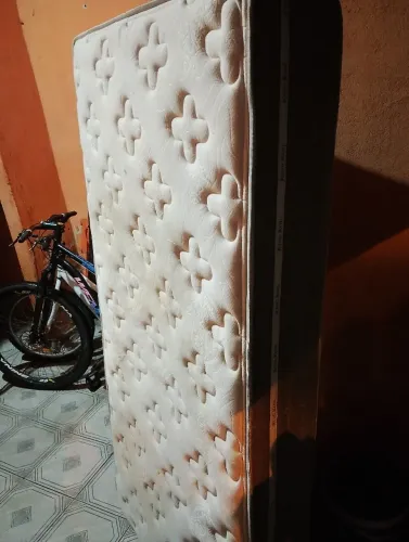 Colchão solteiro king roll ortopédico usado apenas duas vezes foi guardado 