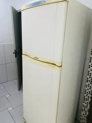 Vende-se geladeira